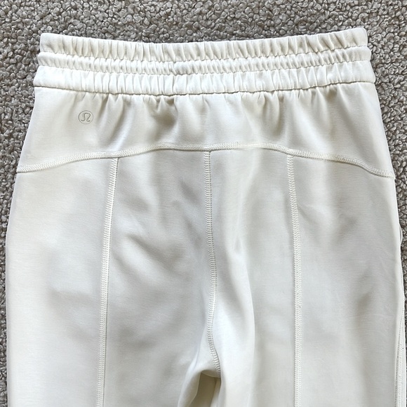 LULULEMON Softstreme High-Rise Cropped Pant Size 2 - Picture 11 of 13